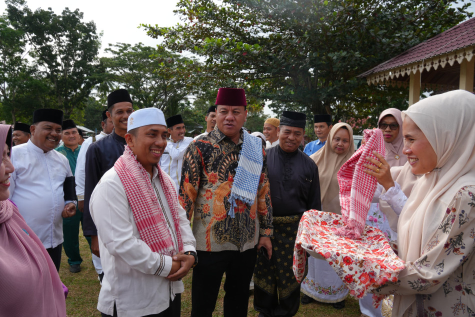 Syukuran Ramadhan di Logas Tanah Darat, Bupati Tekankan Solidaritas Sosial di Tengah Keterbatasan