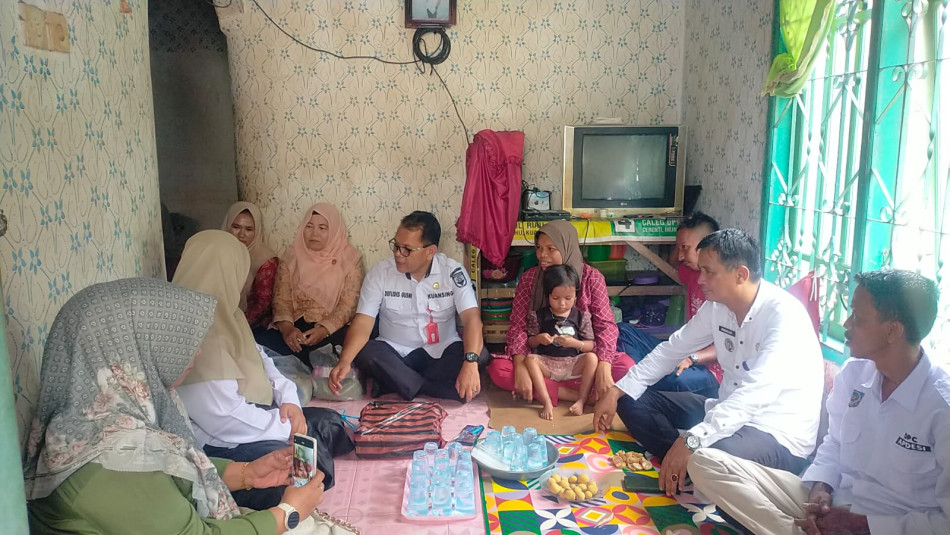 Dinas TPHKP Kuansing Salurkan Bantuan untuk Anak Stunting di Cerenti, Wujud Nyata Program Orang Tua Asuh