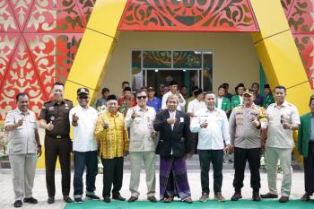 Hadiri dan Resmikan GOR Sport Center dan HUT Desa Bumi Mulya, Suhardiman Amby Harap Gelar Desa Mandiri Dipertahankan