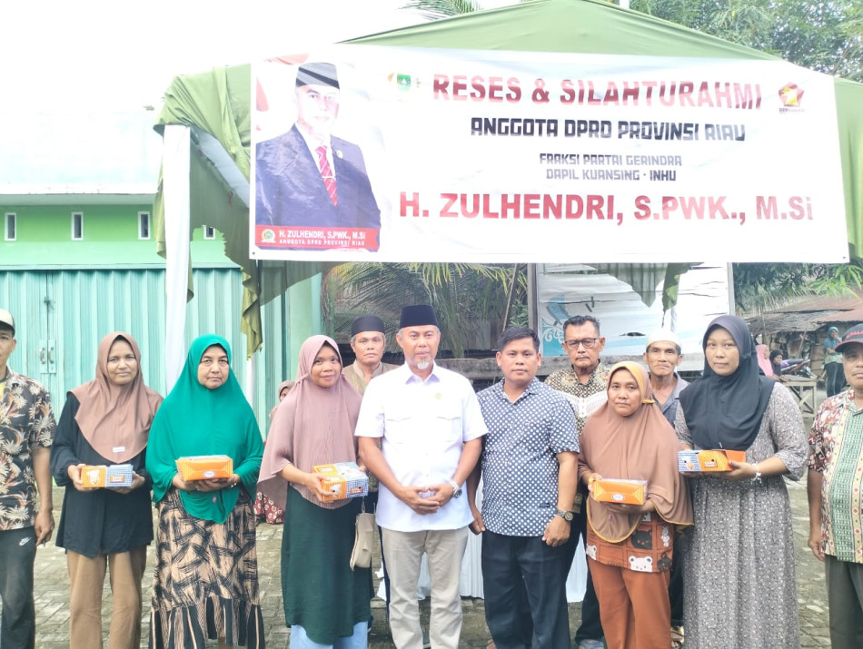 H. Zulhendri Laksanakan Reses Sambil Berikan Bantuan Di Desa Terdampak Banjir
