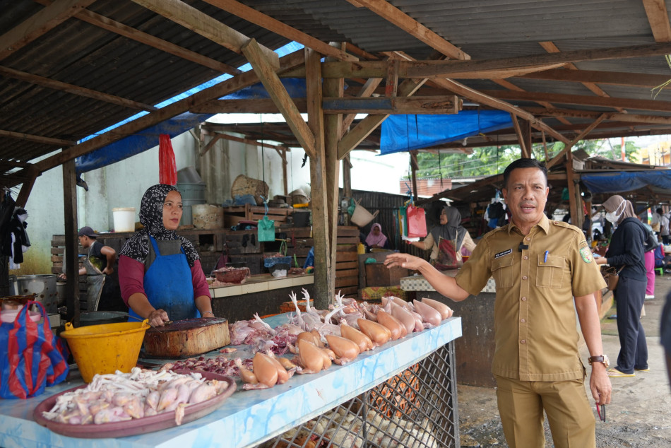 Cegah Berita Hoaks Terkait Harga Cabe Naik, Diskominfo Kuansing Tinjau Langsung Sejumlah Pasar