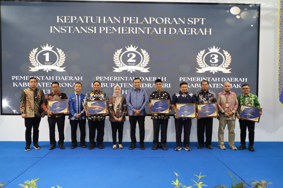 Bupati Kuansing Berjaya Lagi! Raih Peringkat I dan Buktikan Kinerja Gemilang!