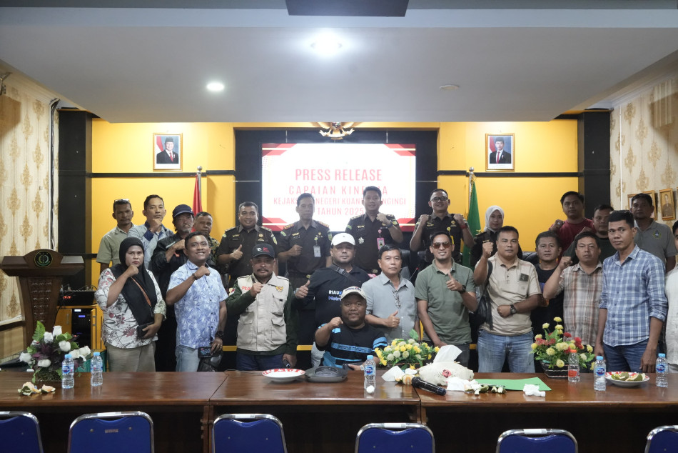 Tutup Agenda Akhir Tahun Kejari Kuansing Gelar Press Rilis Capaian Tahun 2025